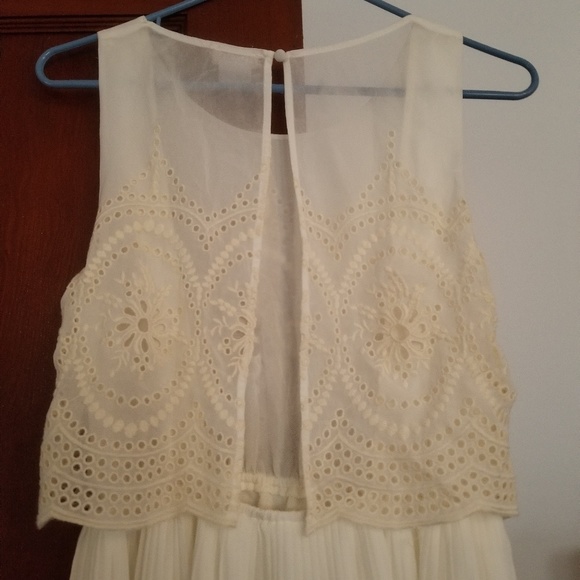 Off White Dress with Open Back - Picture 5 of 6